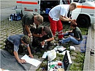 Kameraden der Bundeswehr bei der Ersten Hilfe