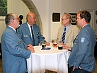 Gespräch von Hr. Wüste und Hr. Heuer mit Helfern des THW Pirna (Foto: André Jakob)