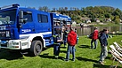 Gäste stellen Fragen zur Technik auf unserem Gerätekraftwagen (Fotograf: THW Pirna)