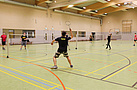 Die THW-Helfer spielen Badminton in der Lohmener Sporthalle  (Foto: Susan Schmidt)