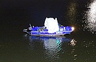 Das dritte Arbeitsboot schwimmt bereits als Übungsobjekt im Hafenbecken  (Foto: U. Bollmer)