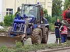 Der Radlader hilft auf der Bundesstraße 172 (Fotograf: André Jakob)
