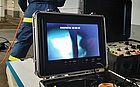 Der Tauchgang kann unter Wasser über den Monitor mit verfolgt werden   (Foto: THW OV Pirna)