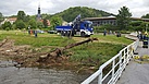 Ein Baumstamm wird aus der Elbe entfernt (Fotograf: THW Pirna)