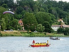 Das Boot eilt zum Fallschirmspringer (Foto: André Jakob)