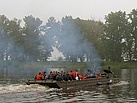 Evakuierung mit Amphibienfahrzeugen (Foto: Uwe Schneider)