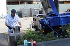 Tomáš beim Kochen in einer Gulaschkanone (Fotograf: Susan Schmidt)