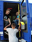 Bei Kindern sehr beliebt: Mitfahrten mit dem THW-Einsatzfahrzeug (Fotograf: Susan Schmidt)