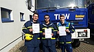 Unsere drei neuen Einsatzkräfte präsentieren ihre Urkunden (Fotograf: THW Pirna)