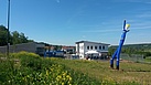 Alles neu: Die Fahrzeughalle und das Verwaltungsgebäude (Fotograf: THW Pirna)