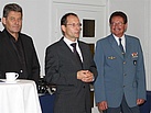 Begrüßung durch Innenminister Ulbig, links OB Hanke, rechts LB Metzger (Foto: Maik Horsitzky)