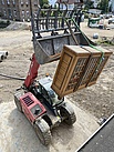 Bergung eines Möbelstückes von einem Flachdach  (Foto: T. Schmidt)