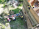 Personenrettung per Leiterhebel durch die Bergungsgruppe (Foto: THW/Finn Wendorff)